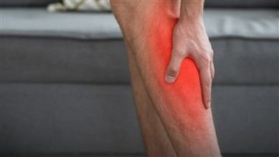 تشنجات الساق ليلًا.. 5 أسباب قد لا تعرفها