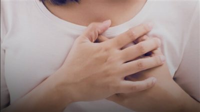 5 أسباب شائعة لألم الثدي الأيسر عند السيدات