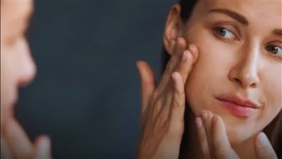 شكل نقص فيتامين B12 على الوجه.. أعراض قد تظهر عليه احذرها