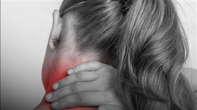 الدوخة المفاجئة وألم الرقبة.. ما العلاقة بينهما؟