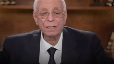 علام يشير حرقان باطن القدم؟.. حسام موافي يكشف