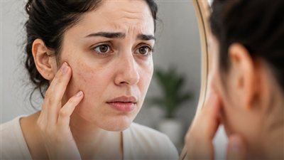 نقص فيتامين B12 يظهر على الوجه.. 5 علامات غير متوقعة انتبه إليها