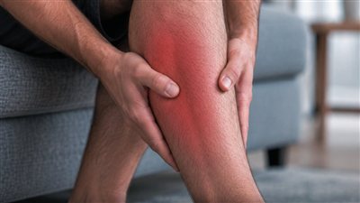 جلطة الساق تبدأ بتحذيرات مبكرة.. 4 علامات تظهر قبل التورم لا تتجاهلها