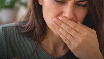 شعور بمرارة الفم المستمرة.. ماذا تكشف عن حالتك الصحية؟