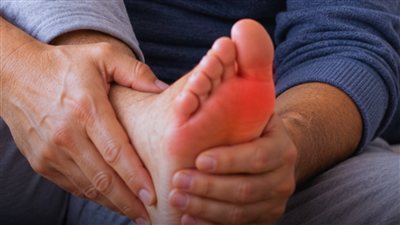 الفرق بين أعراض النقرس والأملاح.. إليك أوجه الاختلاف بينهما