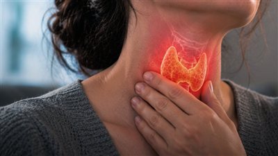 الغدة الدرقية تؤثر في أكثر من عضو.. 6 إشارات قد يلاحظها الجسم لا تتجاهلها