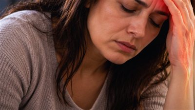 فيتامين B12 ونقصه يظهر بطرق مختلفة.. علامات قد يلاحظها الجسم تدريجيًا لا تتجاهلها